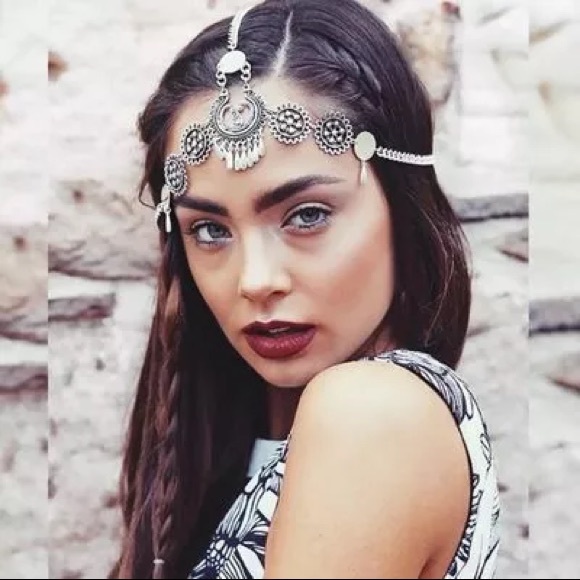 Accessories - ✨NEW✨ Boho Vintage Silver Headpiece